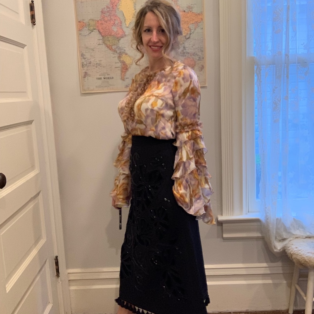 Elegant Watercolor Print Ruffle-Sleeve Blouse - Cream & Gold